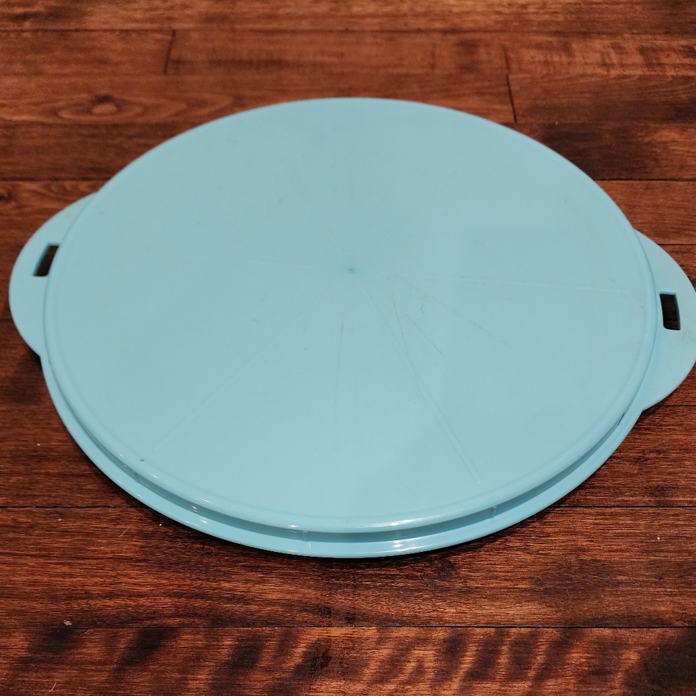 Tupperware Round Cake Taker/Carrier - - Picture 3 of 7
